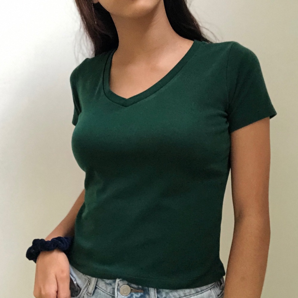 GREEN VNECK CROP TOP!!